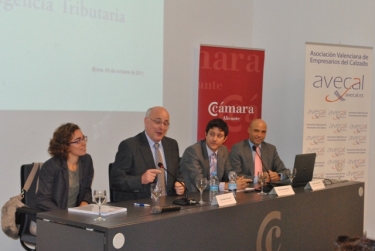 Manuel Samper participa en el desayuno empresarial de AVECAL sobre OEA.